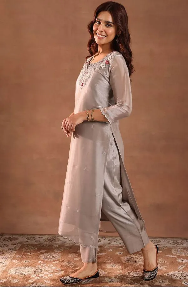 Womens_New_Silver_Tissue_Silk_Salwar_Suit_with_Scalloped_Dupatta
