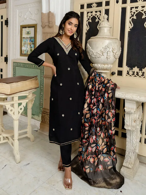 Black_Chanderi_Cotton_Kurti_With_Dupatta_Set_For_Women_And_Girls