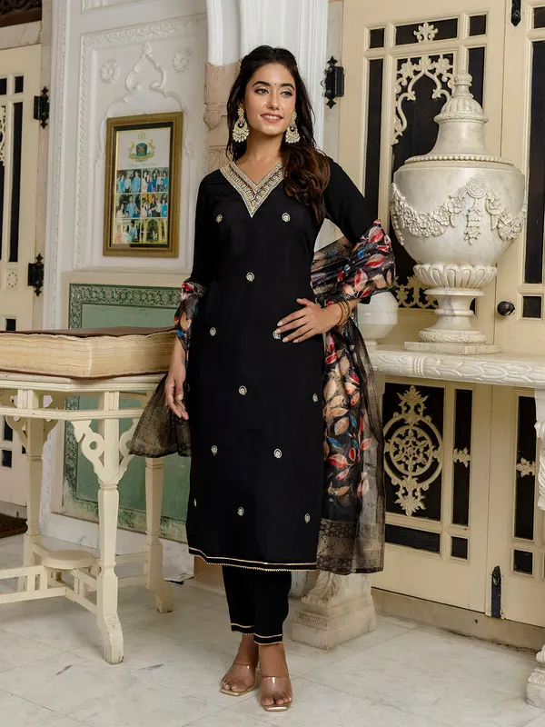 Black_Chanderi_Cotton_Kurti_With_Dupatta_Set_For_Women_And_Girls