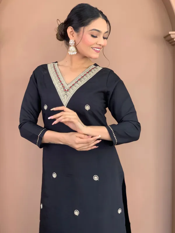 Black_Chanderi_Cotton_Kurti_With_Dupatta_Set_For_Women_And_Girls