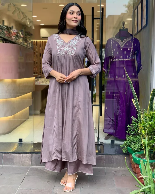 Muted_Mauve_Rayon_Embroidered_Kurti_Pant_Dupatta_Set_For_Women_And_Girls