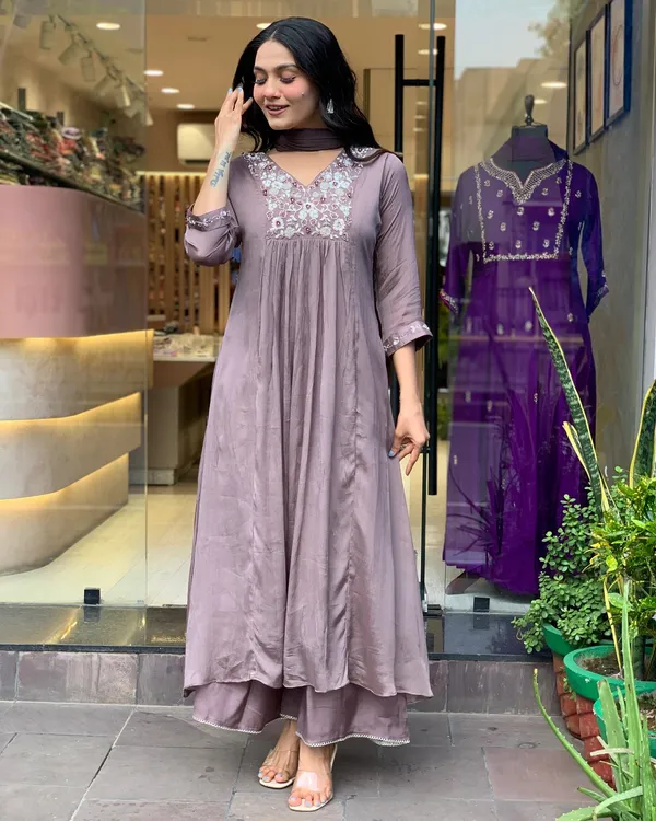 Muted_Mauve_Rayon_Embroidered_Kurti_Pant_Dupatta_Set_For_Women_And_Girls