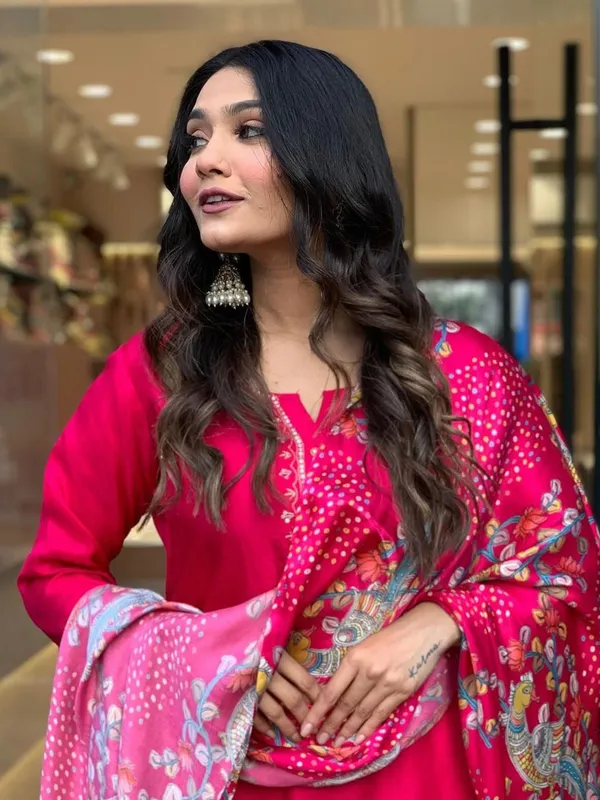 Rani_Pink_Viscose_Embroidered_Kurta_Pant_Dupatta_Set_For_Women_And_Girls
