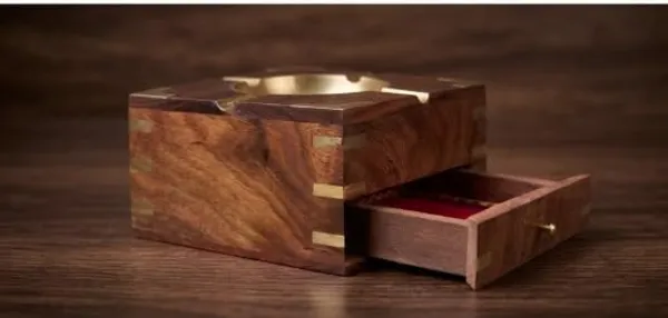 The_Executive_Wooden_Ashtray_with_Cigarette_Drawer