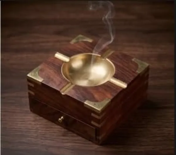 The_Executive_Wooden_Ashtray_with_Cigarette_Drawer