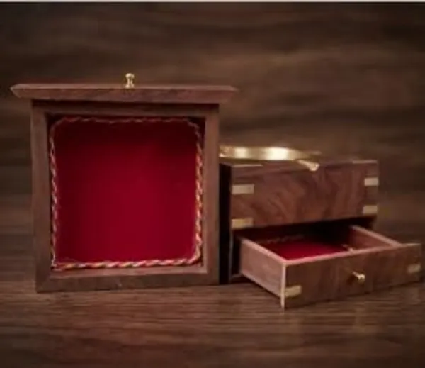 The_Executive_Wooden_Ashtray_with_Cigarette_Drawer