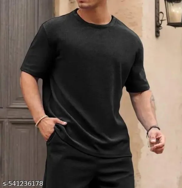 Black_Cotton_Blend_Premium_T_Shirt_For_Men