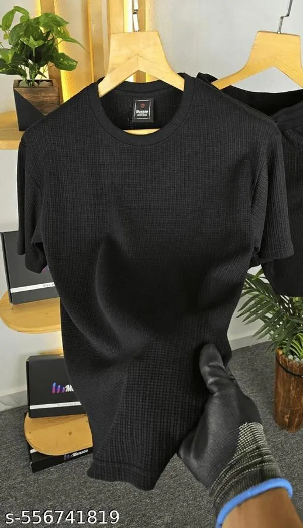 Black_Cotton_Blend_Premium_T_Shirt_For_Men