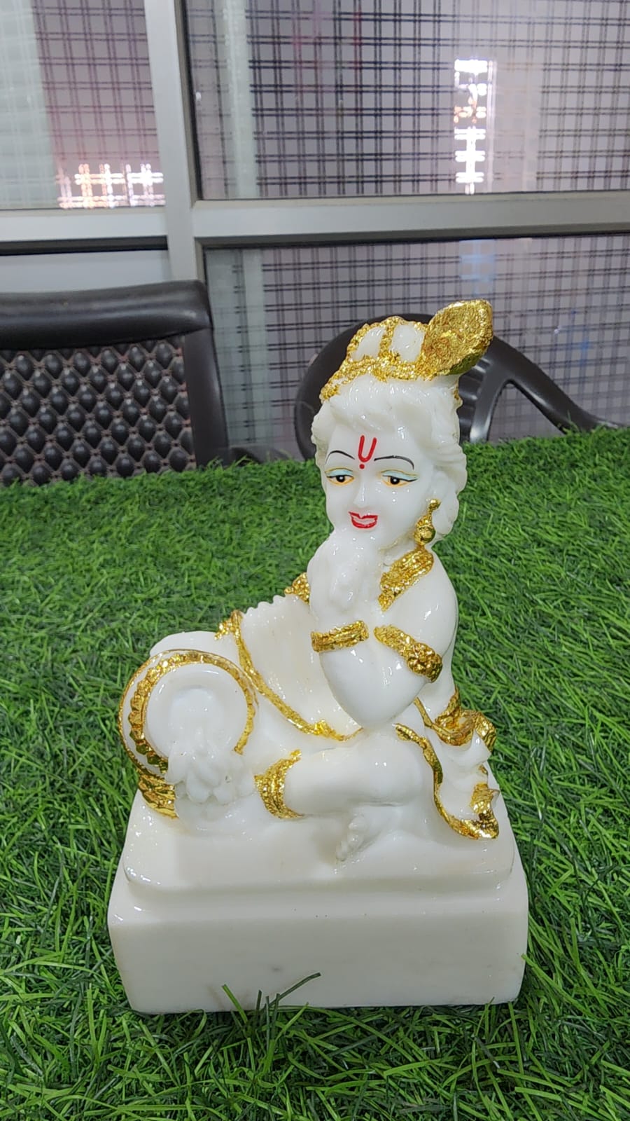Laddu_Gopal_White_Gold_Marble_Idol_–_Gold_&_White_Finish_Bal_Gopal_Murti