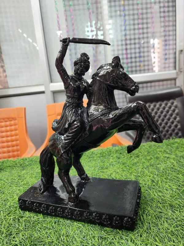 Veerangana_Jhalkari_Bai_Marble_Dust_Statue_–_Black_Finish_Warrior_Idol_(30x20.5x10cm)_|_Inspirational_Historical_Legend_Figurine_|_Home_Decor_&_Gift