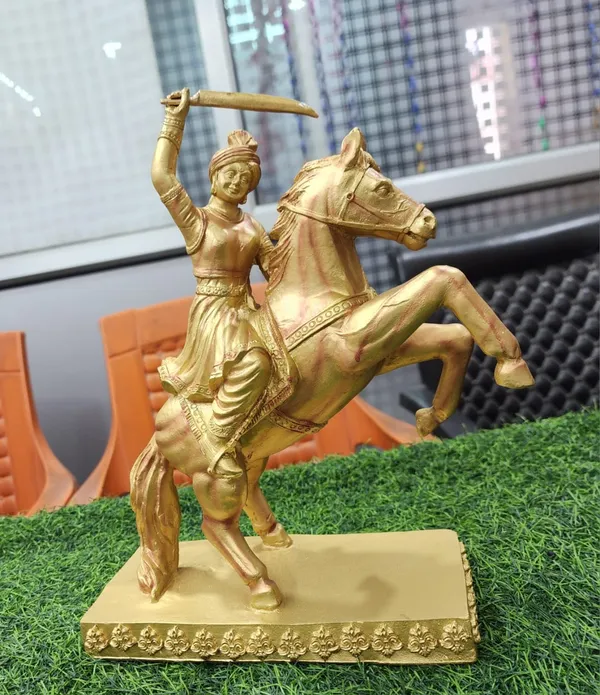 Veerangana_Jhalkari_Bai_Marble_Dust_Statue_–_Golden_Finish_Warrior_Idol_(30x20.5x10cm)_|