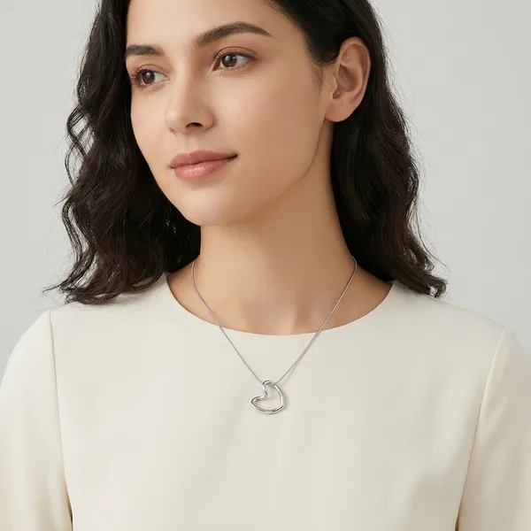 Elegant_Heart_Pendant_Necklace_For_Women