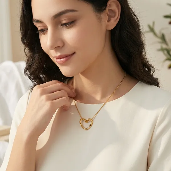 Elegant_Heart_Pendant_Necklace_For_Women