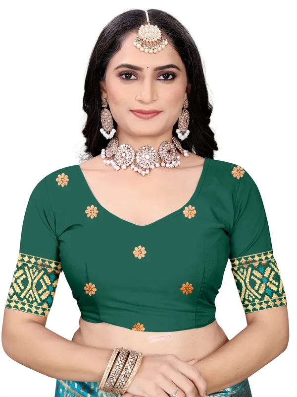 Gold_Soft_Silk_Banarasi_Sarees_With_Rich_Pallu_Blouse