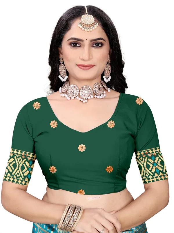 Red_Soft_Silk_Banarasi_Sarees_With_Rich_Pallu_Blouse