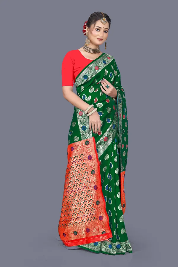 Green_Soft_Silk_Banarasi_Sarees_With_Rich_Pallu_Blouse