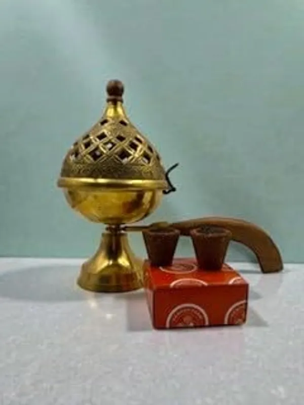 Brass_Incense_Burner_With_Wooden_Handle_For_Indoor