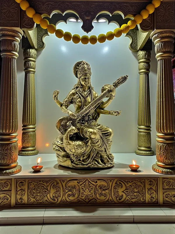 Brass_Goddess_Saraswati_Idol_For_Indoor