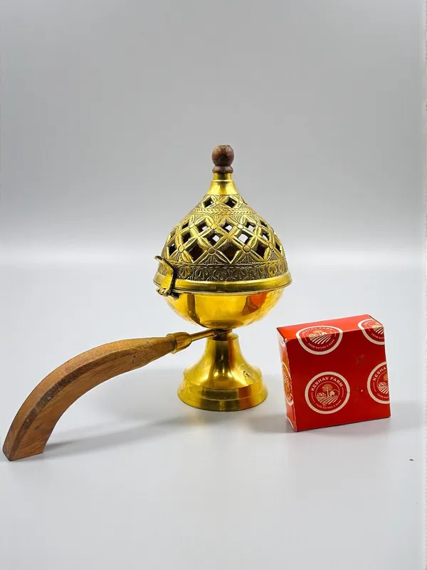 Brass_Dhoop_Daani_With_Wooden_Handle_For_Indoor