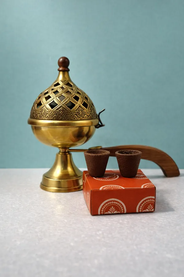 Brass_Incense_Burner_With_Wooden_Handle_For_Indoor