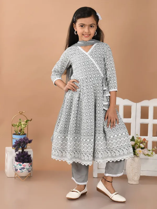 Grey_Girls_Festive_And_Party_Kurta_Pyjama_And_Dupatta_Set