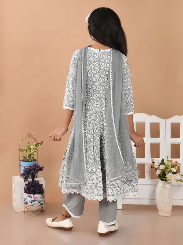 Grey_Girls_Festive_And_Party_Kurta_Pyjama_And_Dupatta_Set