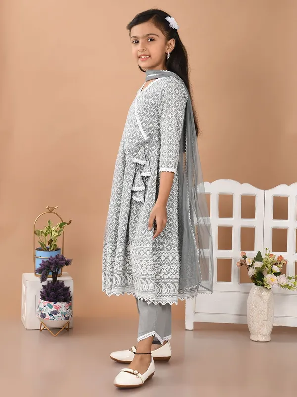 Grey_Girls_Festive_And_Party_Kurta_Pyjama_And_Dupatta_Set