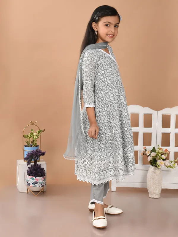 Grey_Girls_Festive_And_Party_Kurta_Pyjama_And_Dupatta_Set