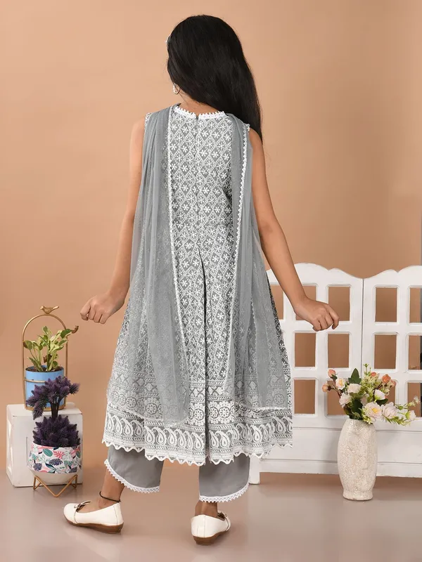 Grey_Girls_Festive_And_Party_Kurta_Pyjama_And_Dupatta_Set