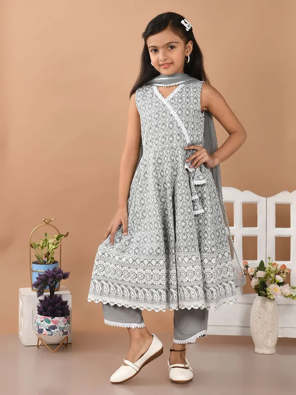 Grey_Girls_Festive_And_Party_Kurta_Pyjama_And_Dupatta_Set