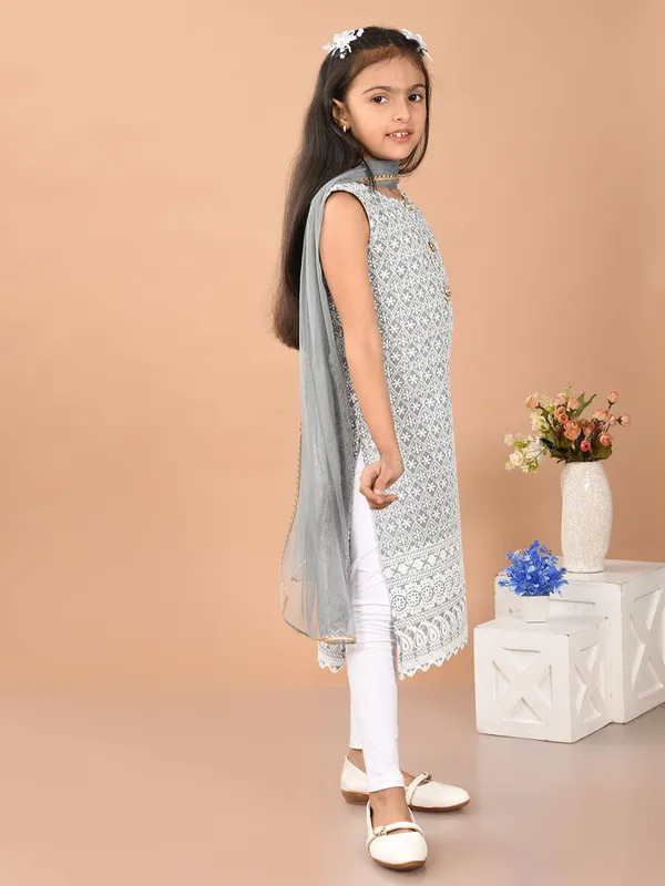 Grey_Girls_Festive_And_Party_Kurta_Pyjama_And_Dupatta_Set