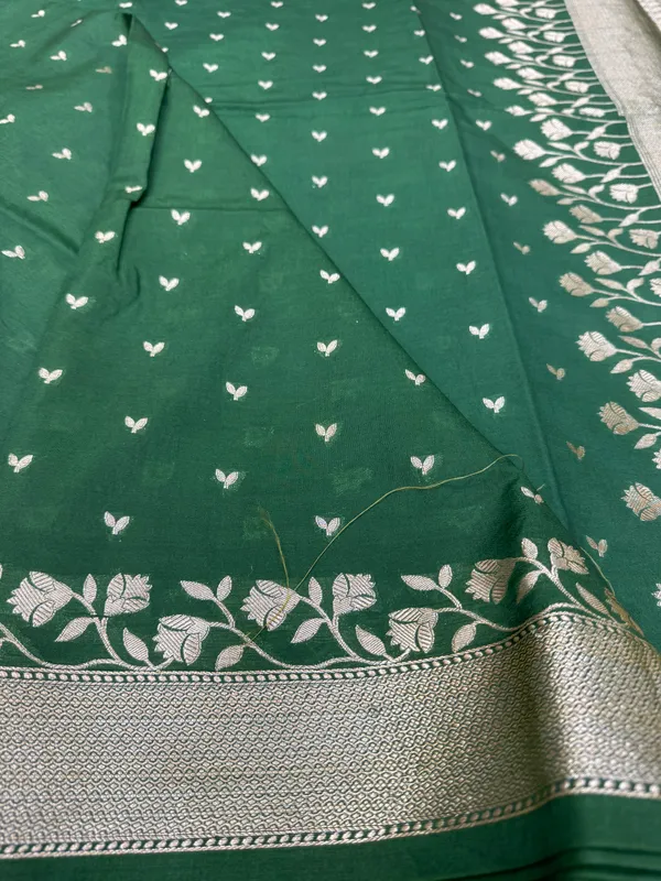 Green_Raw_Mango_Silk_Saree_For_Woman