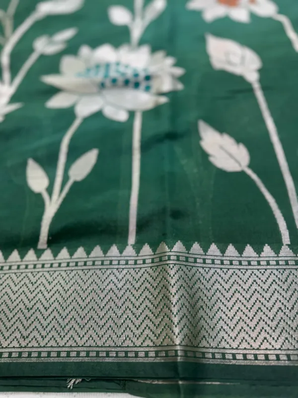 Green_Viscose_Mango_Silk_Saree_For_Woman