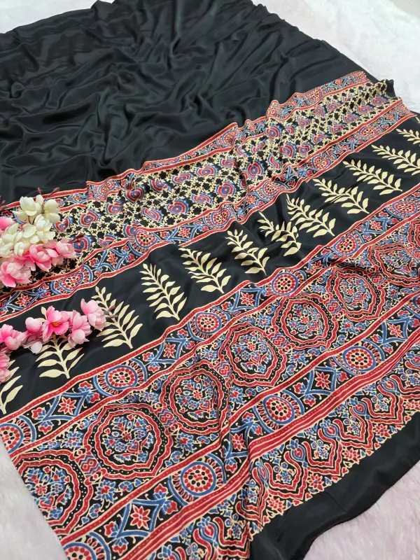Pink_Cotton_Silk_Warli_Print_Saree_With_Kantha_Embroidery_Border_|_Soft_&_Elegant_Look_944007
