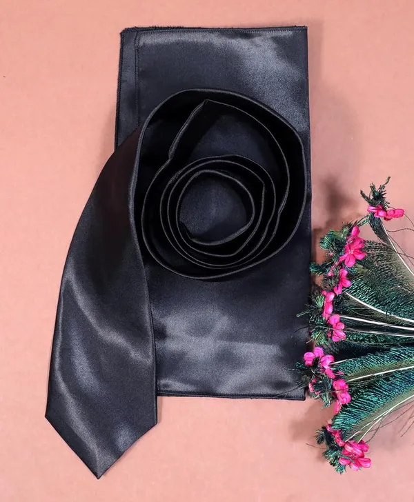 Krawatte_Imperial_Satin_Necktie_&_Pocket_Square_Set