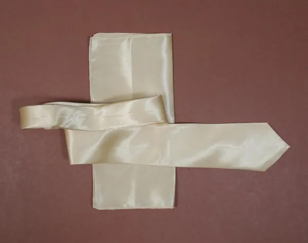 Krawatte_Imperial_Satin_Necktie_&_Pocket_Square_Set