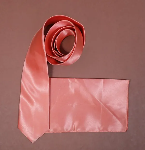 Krawatte_Imperial_Satin_Necktie_&_Pocket_Square_Set