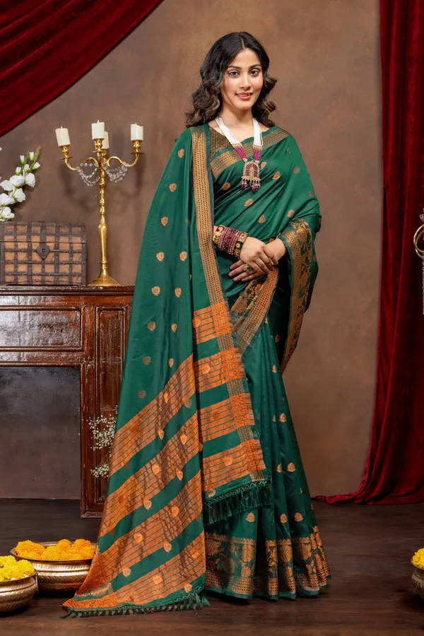 Green_Woven_Silk_Blend_Saree_In_Soft_And_Lightweight_Fabric