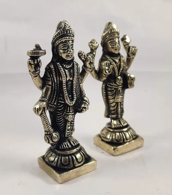 NEO_CLASSIC_Lord_Vishnu_Laxmi_Standing_Brass_Idol_–_Laxmi_Narayan_Murti_(4_Inch)