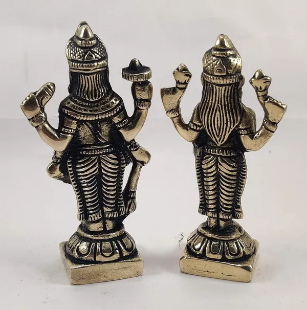 NEO_CLASSIC_Lord_Vishnu_Laxmi_Standing_Brass_Idol_–_Laxmi_Narayan_Murti_(4_Inch)