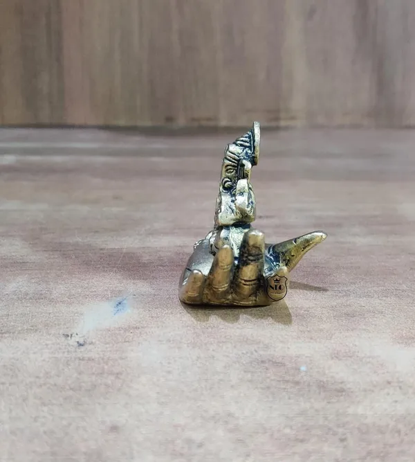 Ganesha_Sitting_On_Hand_Fine_Brass_Idol_For_Pooja_Home_Decor_Hindu_God_Ganesh_Ganpati_Decorative_Showpices_For_Temple_I_Hath_Ganesh
