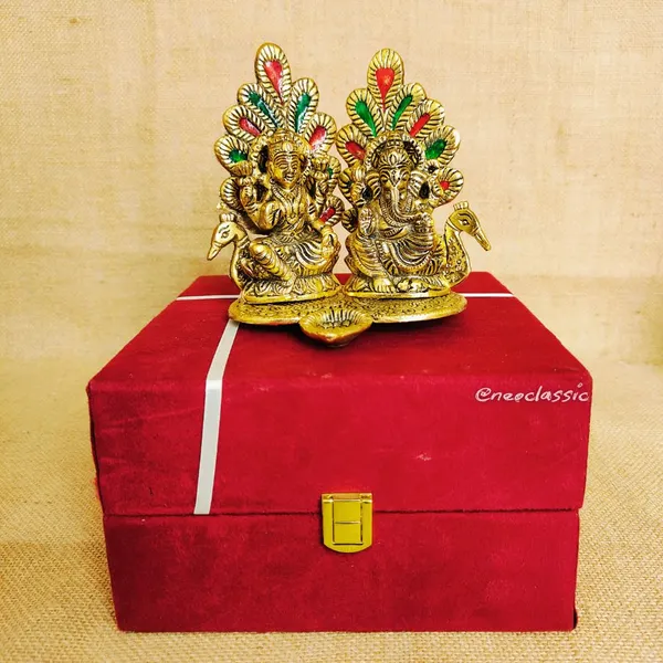NEO_CLASSIC_Laxmi_Ganesh_Idol_with_Peacock_&_Diya_|_Decorative_Metal_God_Statue_for_Home_Temple,_Diwali_Decoration_&_Religious_Gifting
