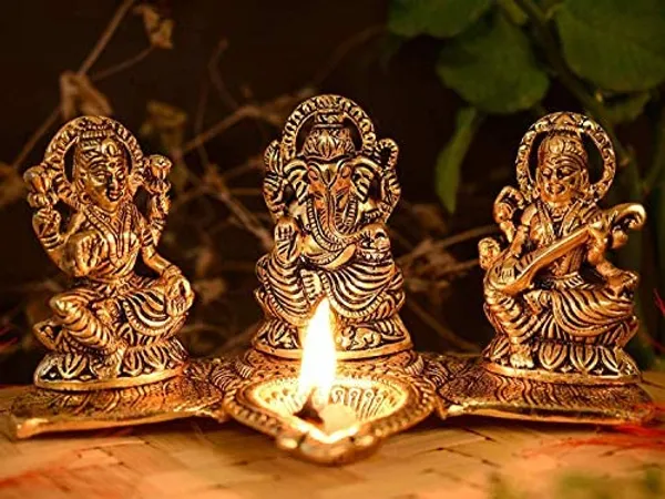 Laxmi_Ganesh_Sarswati_With_Oil_Lamp_Deepak