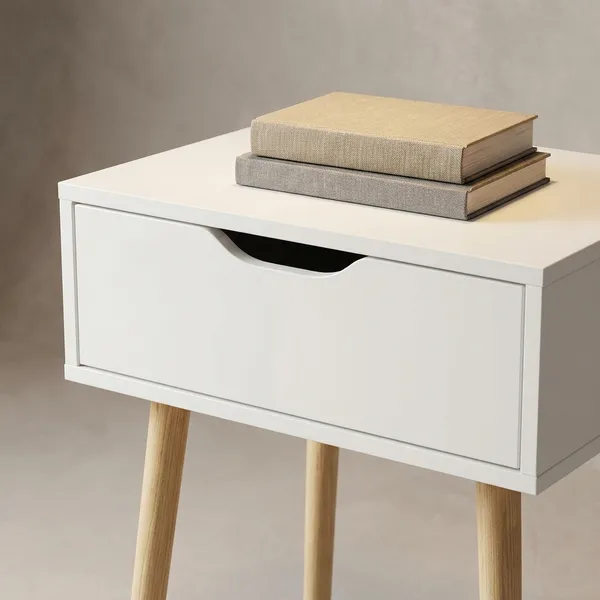 Elegant_Wodden_Crest_Living_Stool