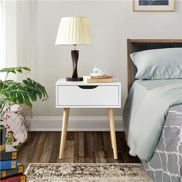 Elegant_Wodden_Crest_Living_Stool