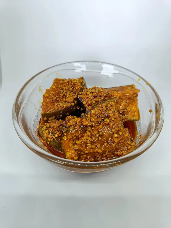 Organic_Homemade_Mango_Pickles_Khatta_Aam_Ka_Achar_With_Neemwood_Spoon_Less_Oil_Flavourful_Delicious_Traditional_Taste
