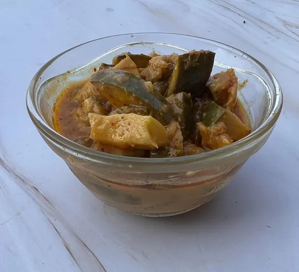 Organic_Homemade_Seedless_Hing_Mango_Pickles_Oil_Free_Traditional_Khatta_Aam_Ka_Achar_With_Neemwood_Spoon_No_Preservative