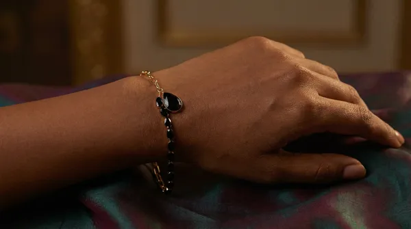 Jet_Black_Teardrop_Stone_Gold_Link_Bracelet