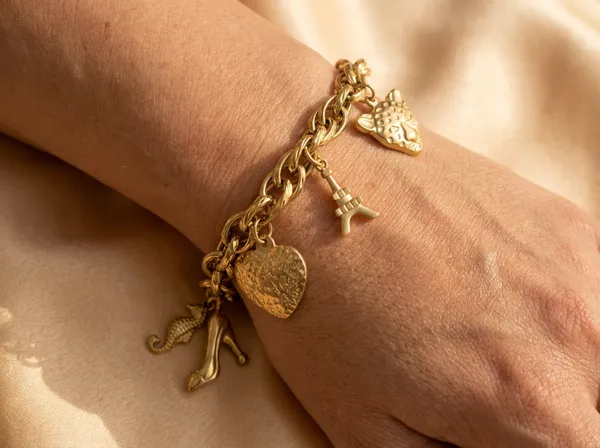 Gold_Charm_Chain_Bracelet