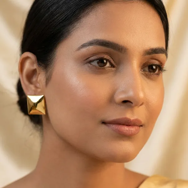 Polished_Gold_Square_Stud_Earrings